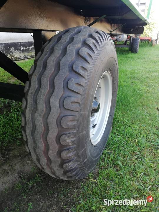 Przyczepa laweta do słomy siana bel Bartniczka