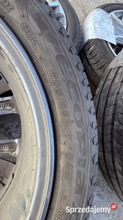 Felgi aluminiowe17 opony letnie Toyota Kielce