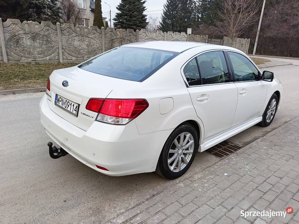 Subaru Legacy biała perła benzyna Staroźreby