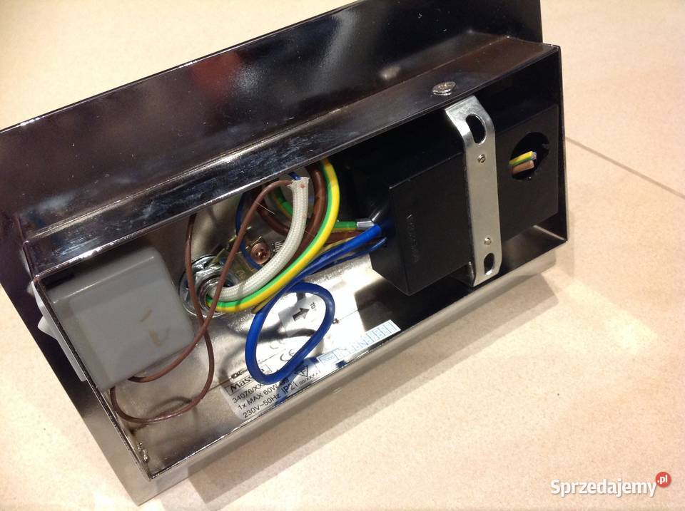 Kinkiet z Wbudowanym Gniazdkiem Łazienkowy Nowa Sól sprzedam