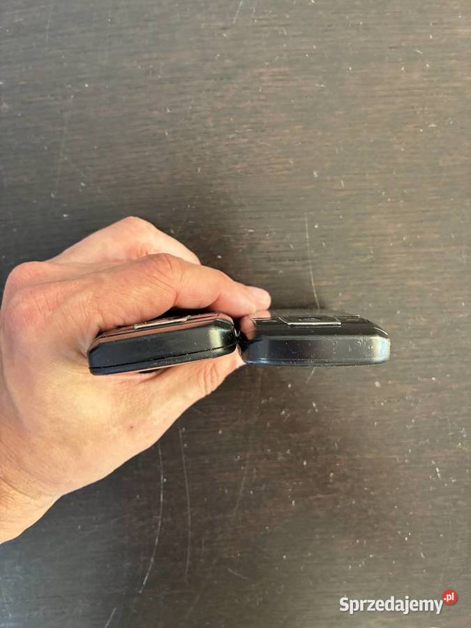 2 telefony Samsung SGH Z720 używane 1 ładowarka warmińsko-mazurskie Elbląg