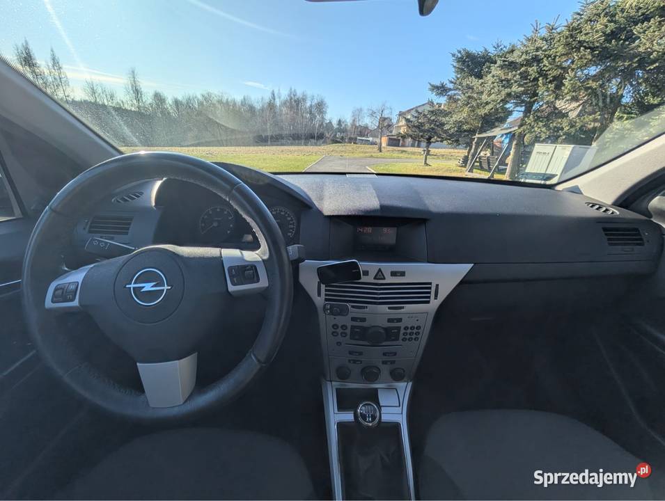 Opel Astra 2012r benzyna Polski Salon Nowy Sącz sprzedam