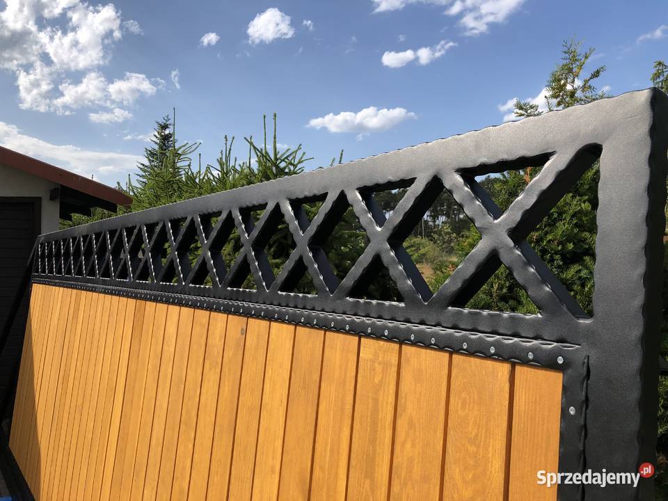 Brama wjazdowa przesuwna drewno metal kuta Jelenia Góra