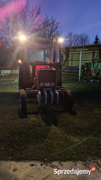 Traktor rolniczy z kabiną Massey Ferguson MF 255