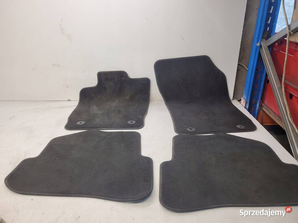 DYWAN DYWANIKI KOMPLET AUDI A1 8X 5D 8X1863691A osobowe sprzedam