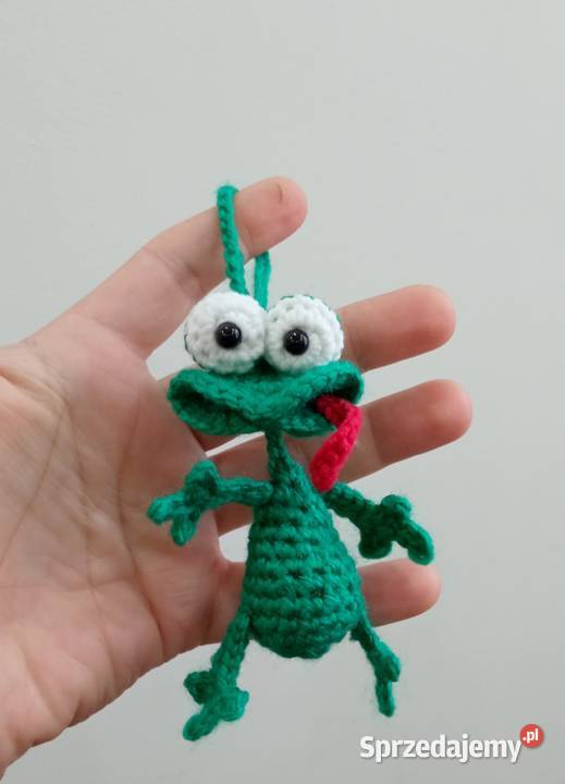 Śmieszna żabka wykonana na szydełku brelok