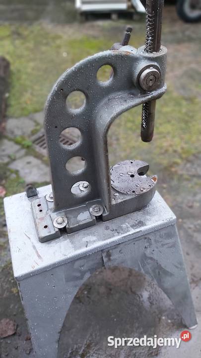 Prasa firmy Bizon nowa ze stolikiem