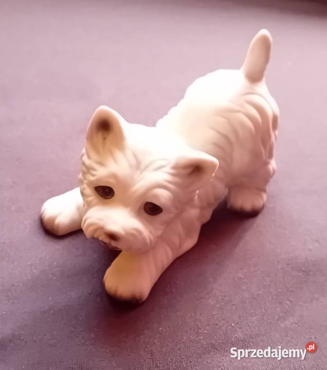 Figurka z porcelany biskwitowej pies West Koźminek