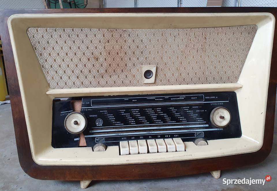 Zabytkowe polskie radio PRL marki ZRK Jegłownik