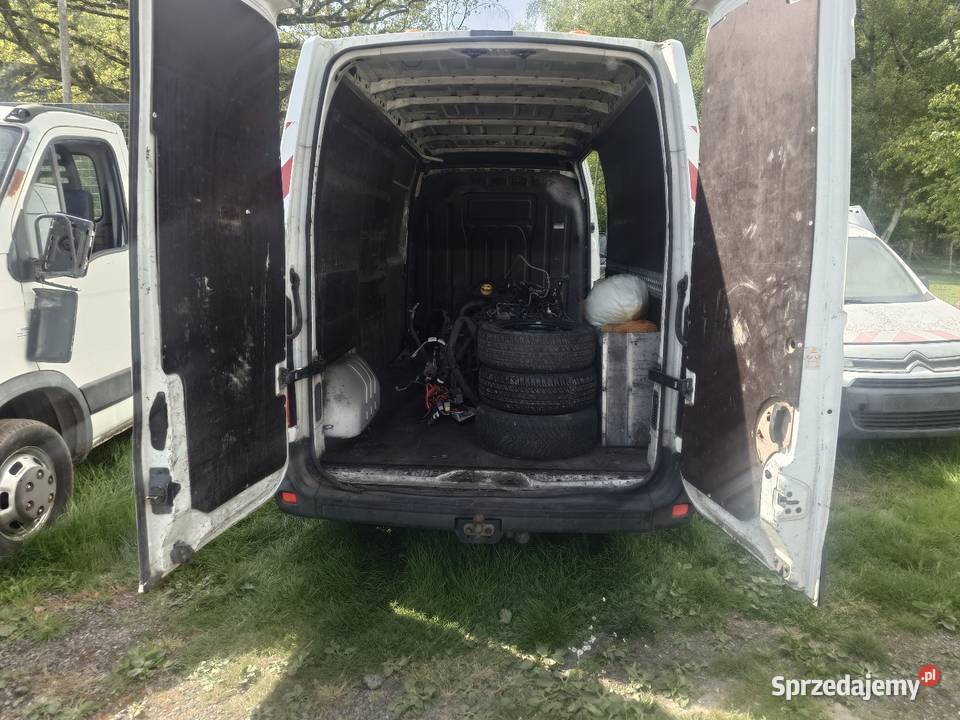 Nissan nv400
