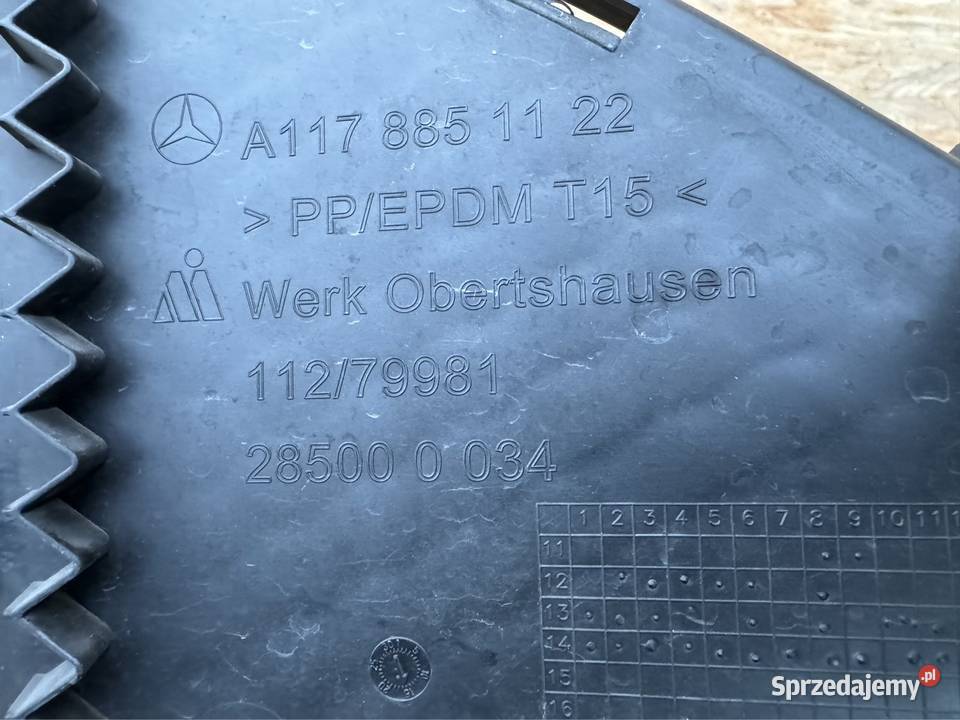 Środkowa kratka zderzaka przód cla w117 1317 Motoryzacja Międzychód