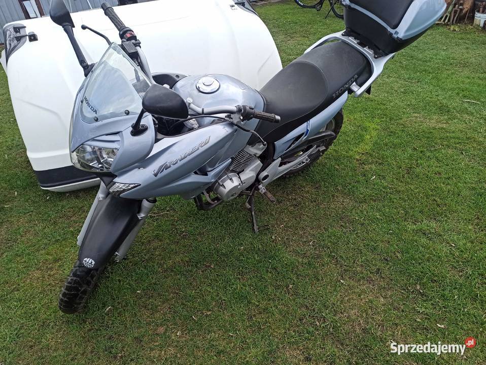 Honda Varadero 125 lift 2007 katB ekonomiczny Rok produkcji 2007 Honda Sieradz