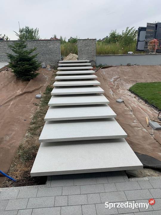 Lewitujące schody beton architektoniczny stopnie Kraków