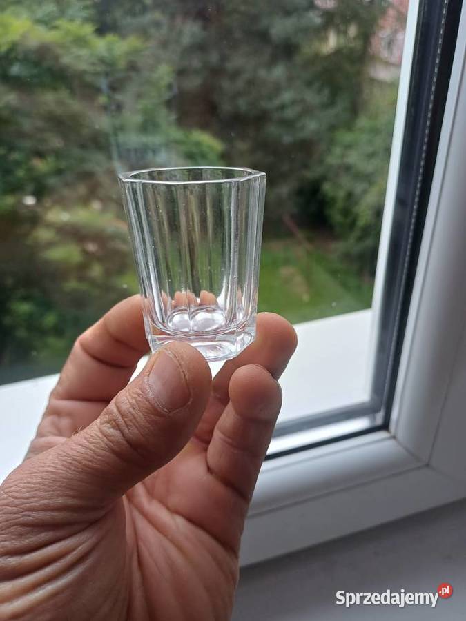 9 sztuk kultowych kieliszkow do wodki z 50 tych Porcelana i szkło Lubań sprzedam