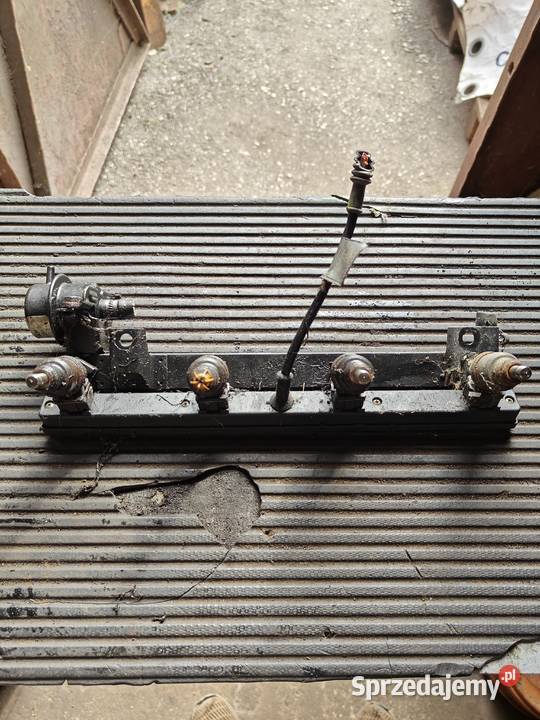 Listwa wtryskowa BMW E30 16 Łagów sprzedam