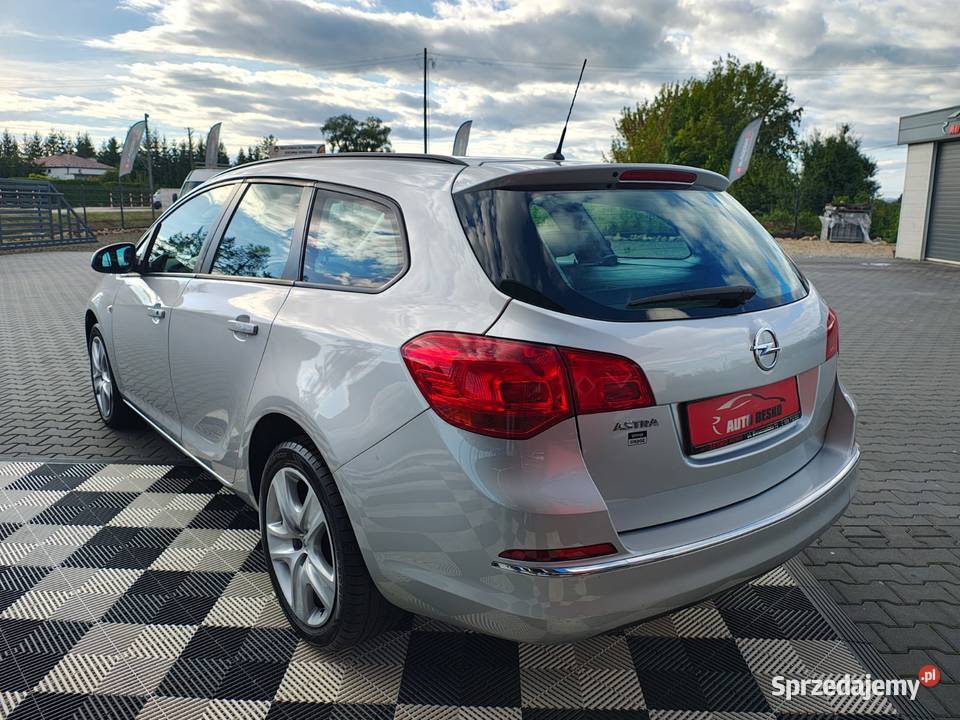 Opel Astra Sport Tourer 14BenzynaLPG Niski Rok produkcji 2015 Zarszyn sprzedam