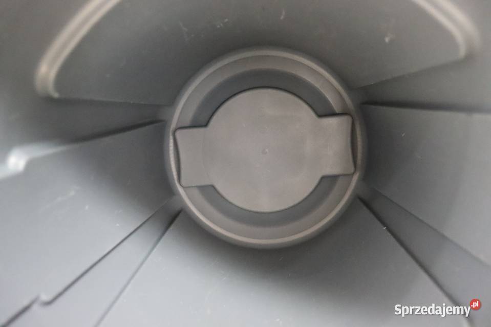 Kosz na śmieci Rubbermaid Brute 121 l z otworem Pszczyna