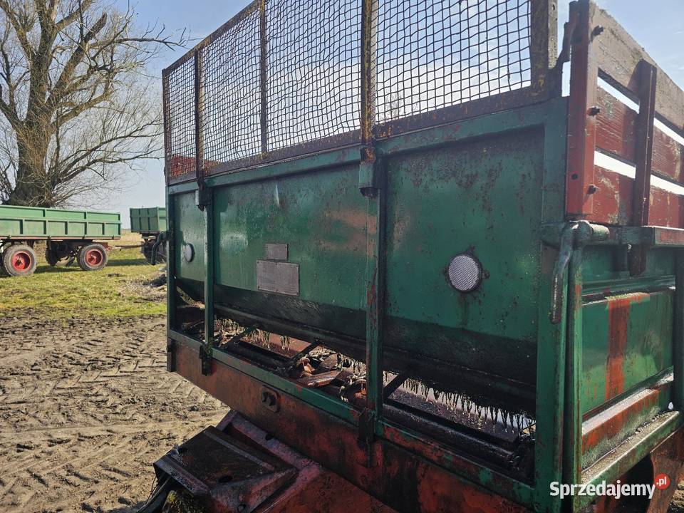 Rozrzutnik obornika PTU 4 Rozrzutniki obornika Nowokrasne