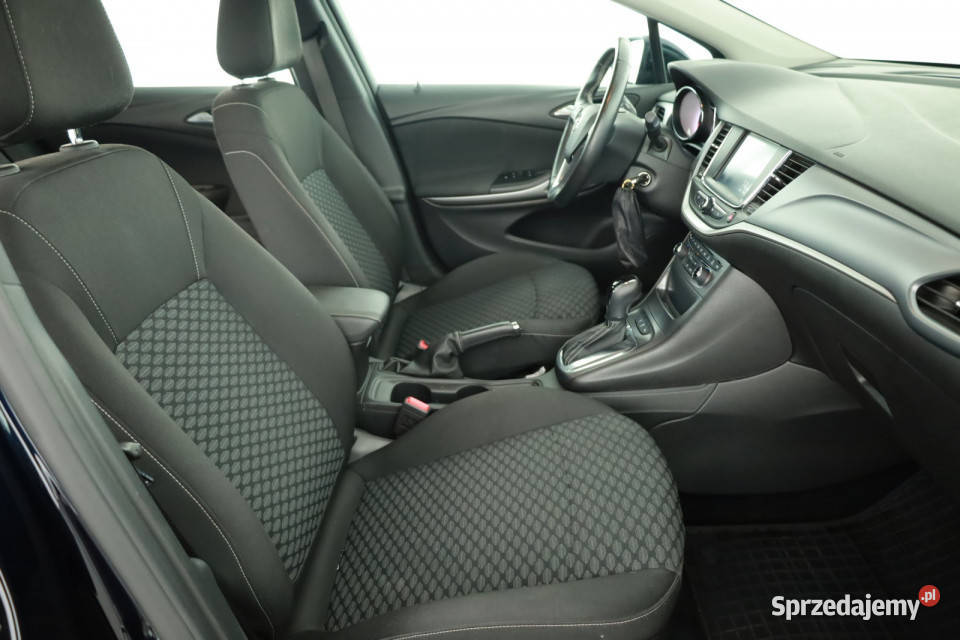 Opel Astra 14 T światła przeciwmgielne