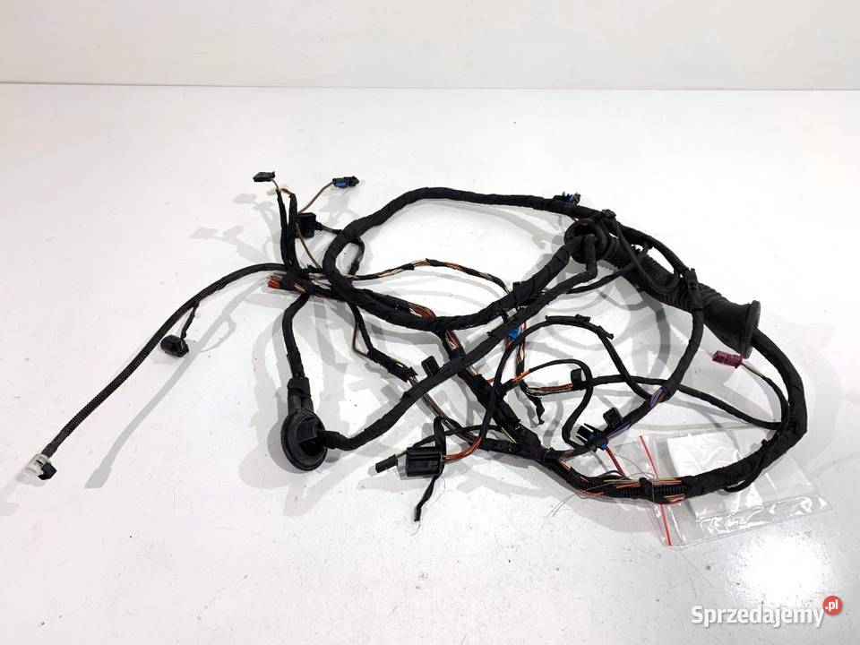 WIĄZKA KLAPY BAGAŻNIKA TYŁ BMW F39 15 140 osobowe sprzedam