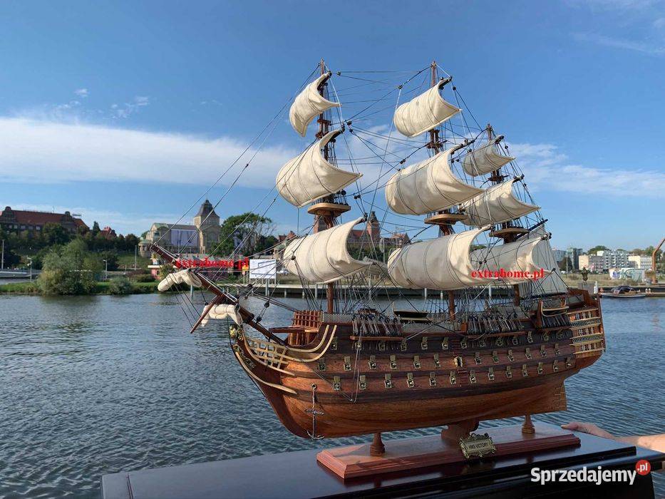 Drewniana Replika statku żaglowca HMS Victory 90 Szczecin