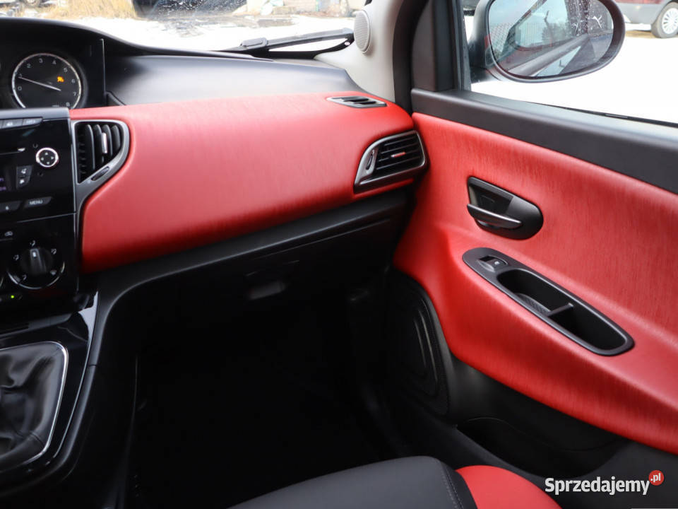 Lancia Ypsilon 12 nieuszkodzony Katowice