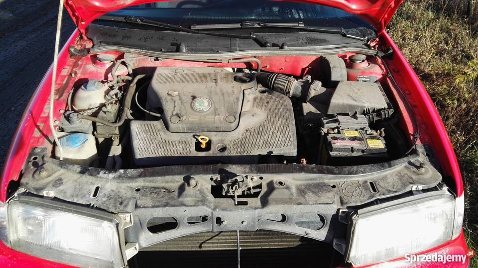 Skoda Octavia I 16 benzyna 99r czerwony sedan elektryczne lusterka Święta Katarzyna sprzedam