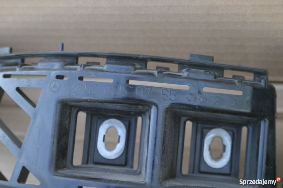 MERCEDES E KLASA W212 KOMBI ŚLIZGI ZDERZAKA Bieleń