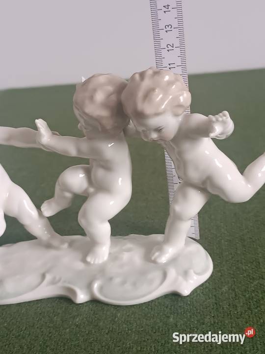 Piękna figurka tańczących dzieci