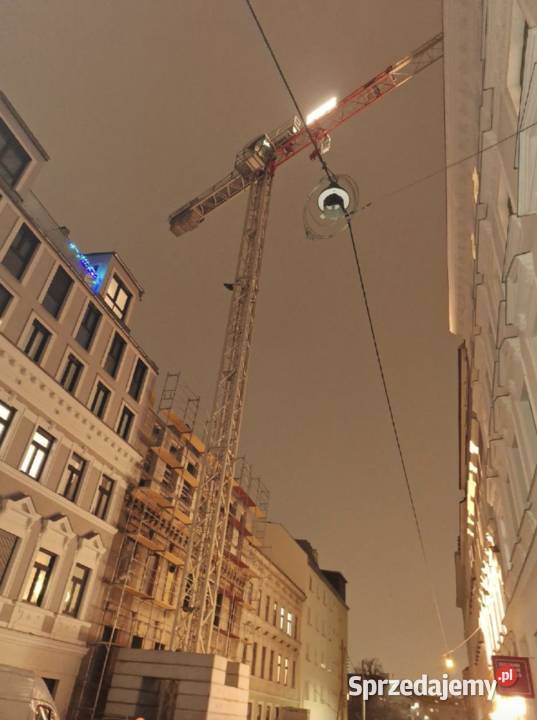 Żuraw budowlany dźwig budowlany dekarski prace Poznań