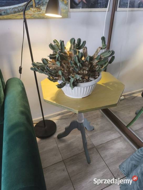 Drewniany stolik nocny kawowy