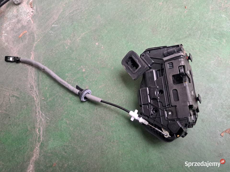vw Passat b8 zamek drzwi prawy przód 5tb837016a