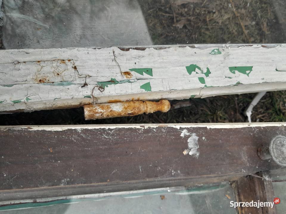 Trzy stare małe podwójne okienka zabytek retro Dąbrowa Górnicza