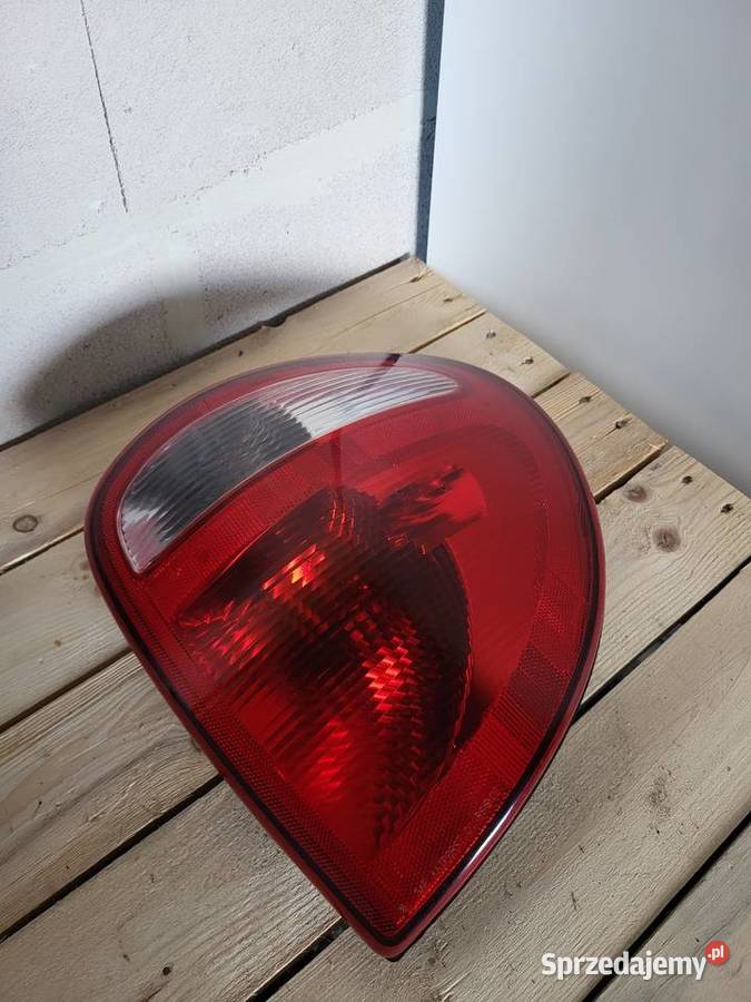 Lampa prawa tył tylna chrysler grand Voyager lV