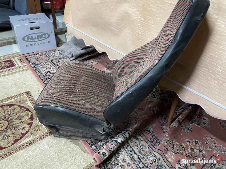 Fotel lotniczy Fiat 126p maluch ŁADNY Strzegom