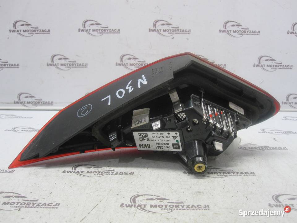 OPEL CORSA E 17r lampa lewa tył w klapę 3901