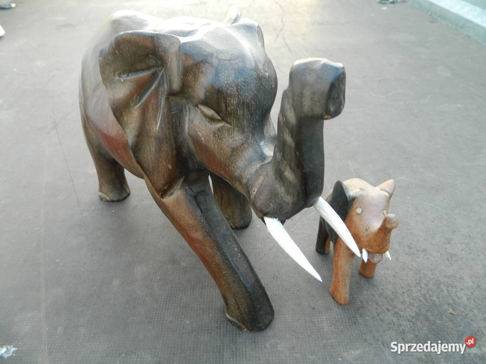 rzeżba słonia rodzina słoni drewniany słoń Charzyno