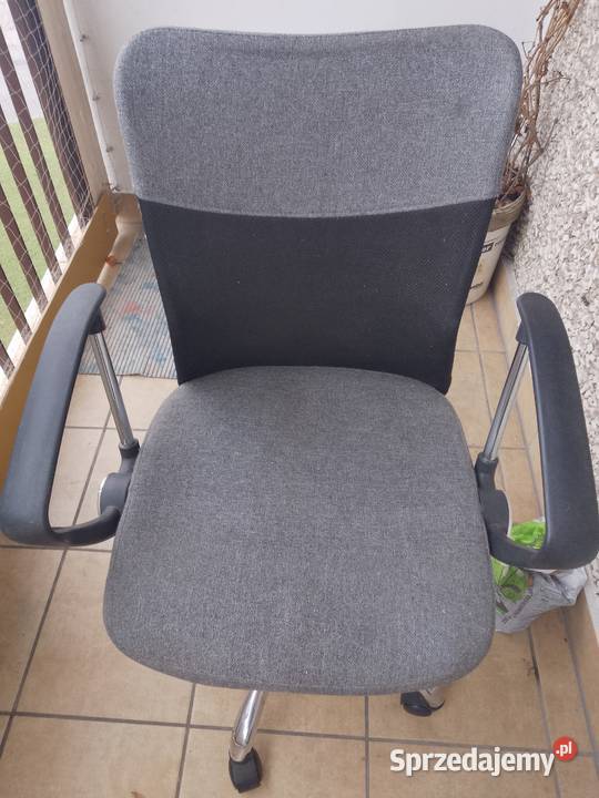 Wygodne używane krzesło biurowe na kółkach Gostyń