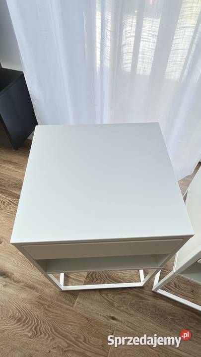 Stoliki nocne IKEA VIKHAMMER białe