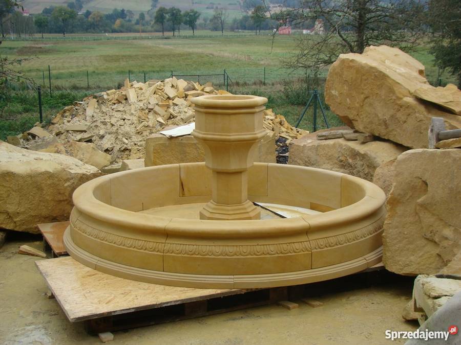 Stylowa fontanna ogrodowa z piaskowca naturalny Kamienna Góra