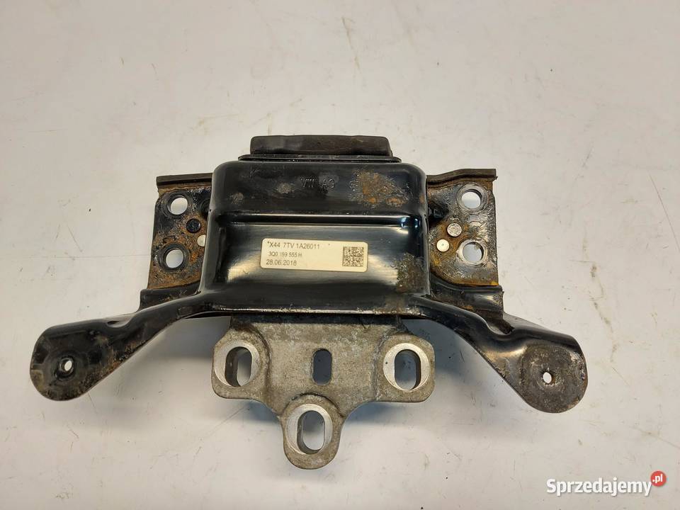 VW Arteon 3G8 2018r ŁAPA PODUSZKA SILNIKA