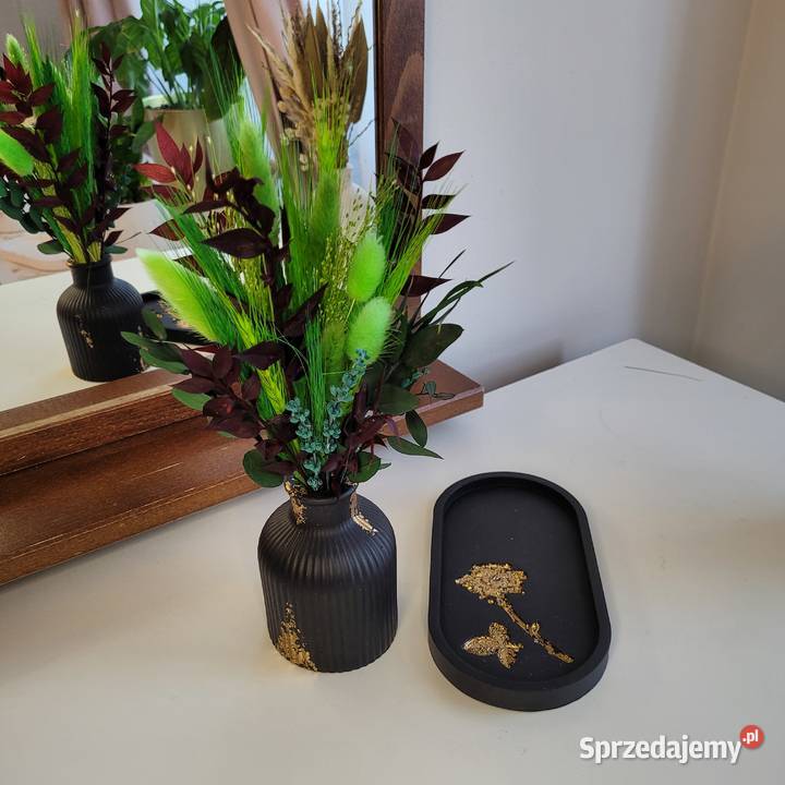 Gipsowa dekoracja z suszonymi kwiatami