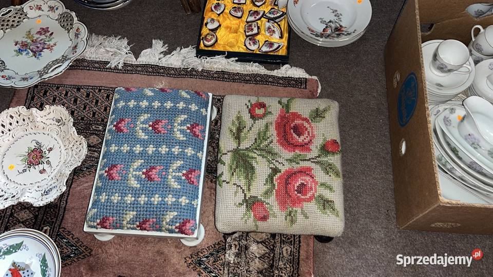 Podnóżek Na nóżkach Drewno i nóżki kulki M Gdańsk