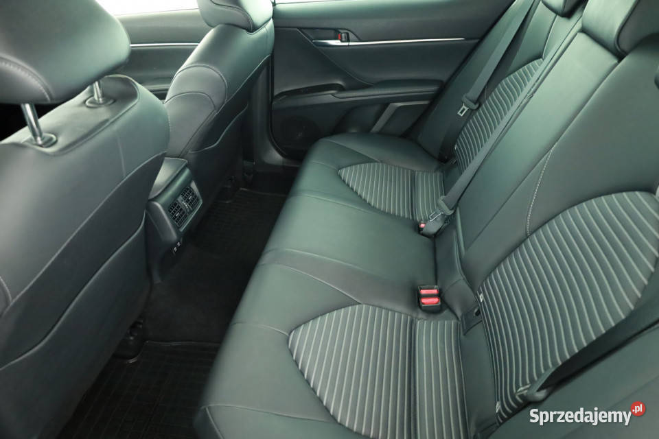 Toyota Camry 25 Hybrid Sedan / Limuzyna