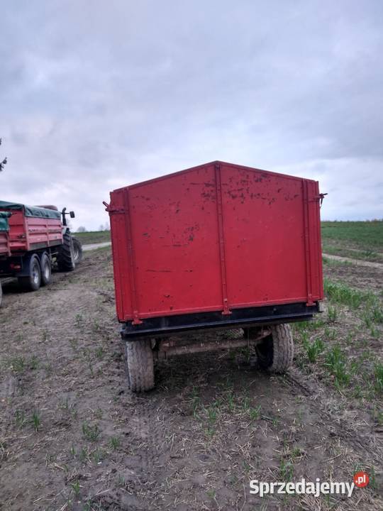 przyczepa z rozrzutnika