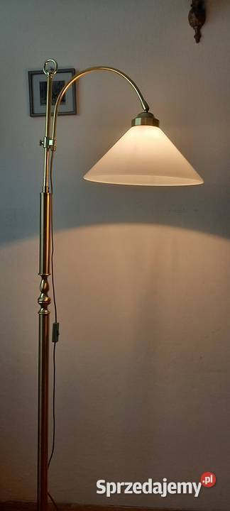 Lampa podłogowa z ruchomym ramieniem Skierniewice