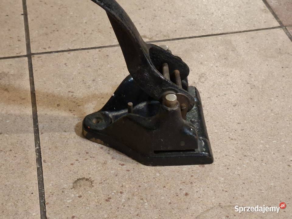 Stary dziurkacz biurowy żeliwny Chorzów