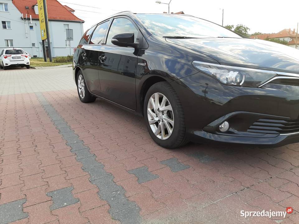 Toyota Auris II 18 2 hybryd Paczków