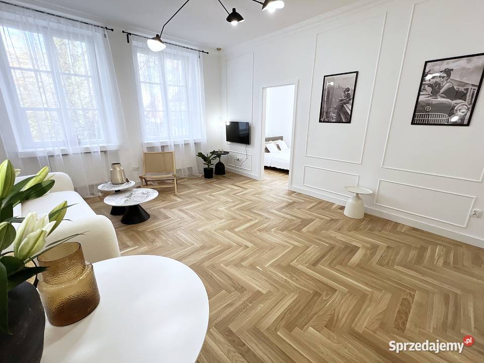 LUX 2 pokoje KAMIENICA XVIII W STARE MIASTO sieć mazowieckie Warszawa