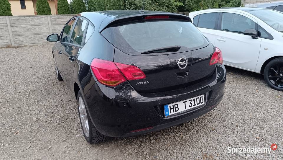 Opel astra 14 benzyna mały przebieg super stan